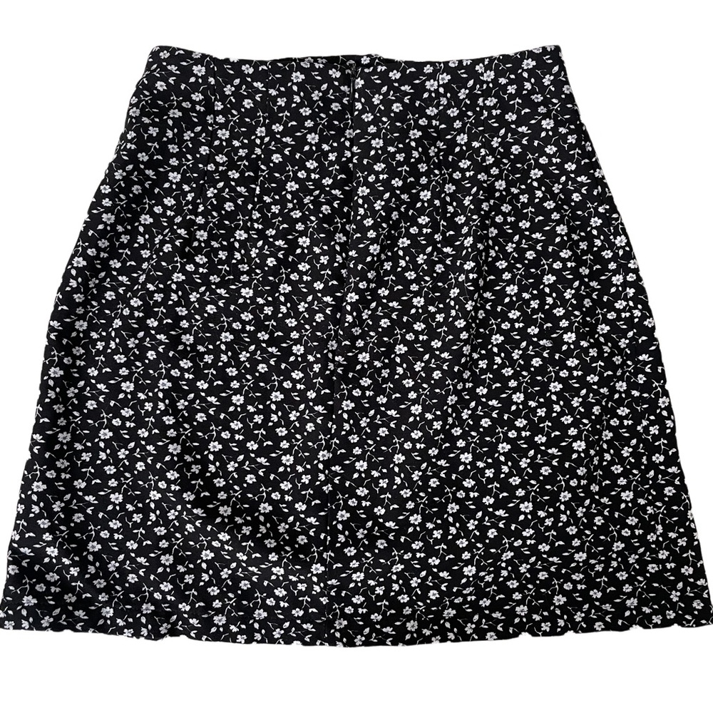 the cutest little basic brandy melville/john galt black mini skirt